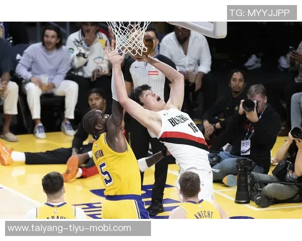 杨瀚森首战勇士展现实力迎来NBA首秀精彩瞬间